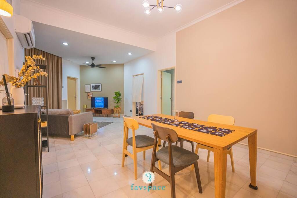 Doorstep - Sunway Putra Mall - Close To Pwtc For 4 *